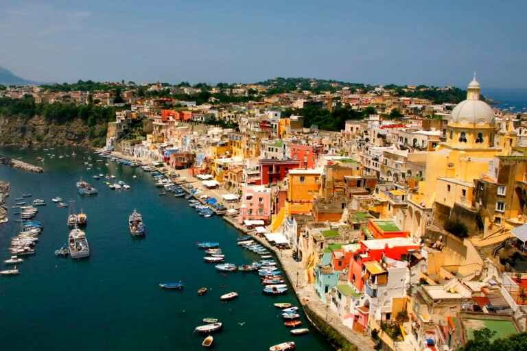 Procida Un viaggio nel cuore dell Isola di Arturo