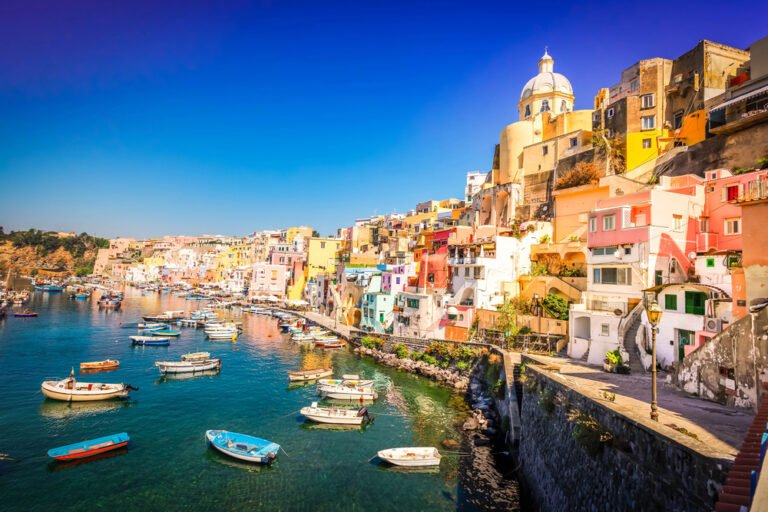 Un giorno a Procida esplorando isola di Arturo